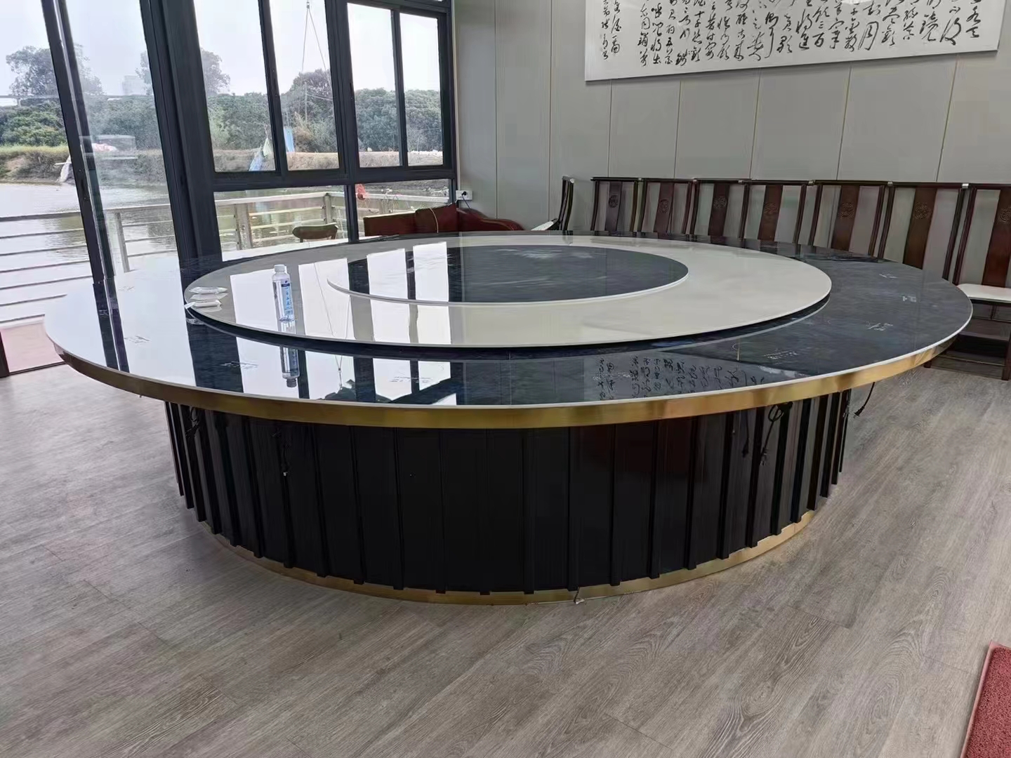 电动餐桌企业应该紧跟时代发展的潮流  合肥旋转