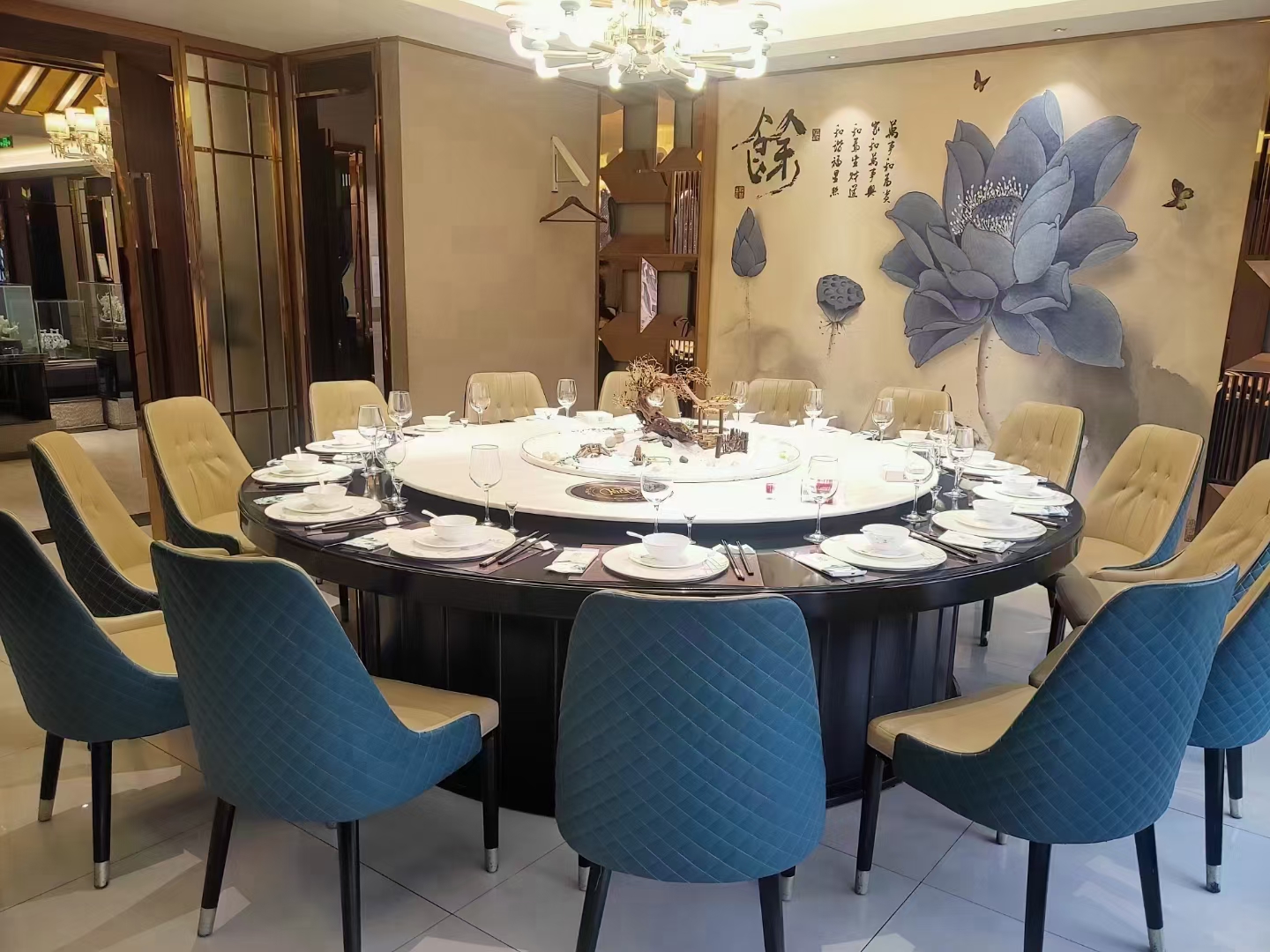 学校自动餐桌椅价格 School automatic dining table and